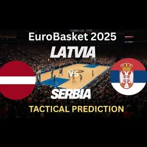 Cầu thủ Latvia và Serbia thi đấu trong trận đấu bóng đá